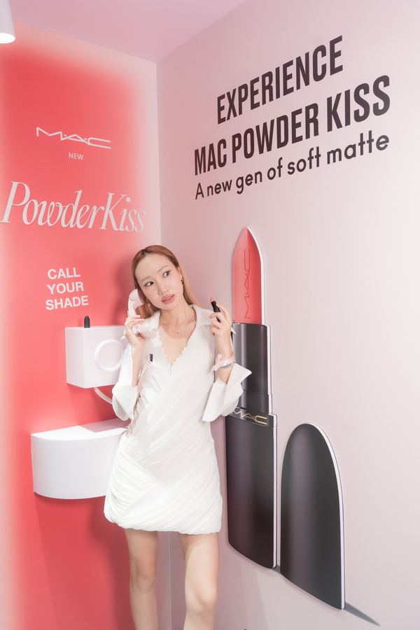 M·A·C — Powder Kiss